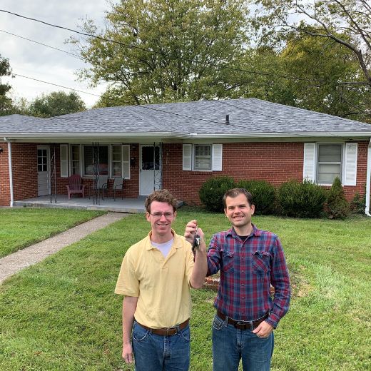 Two Expree reps looking at a computer screen